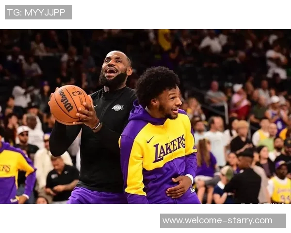 布朗尼单臂劈扣震撼全场詹姆斯感慨上空气与众不同 布朗尼单臂劈扣震撼全场詹姆斯感慨上空气与众不同